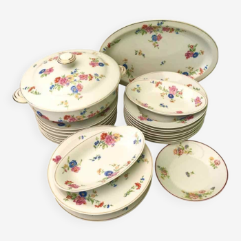 Service de table pour 8 p. porcelaine de Limoges fleurie