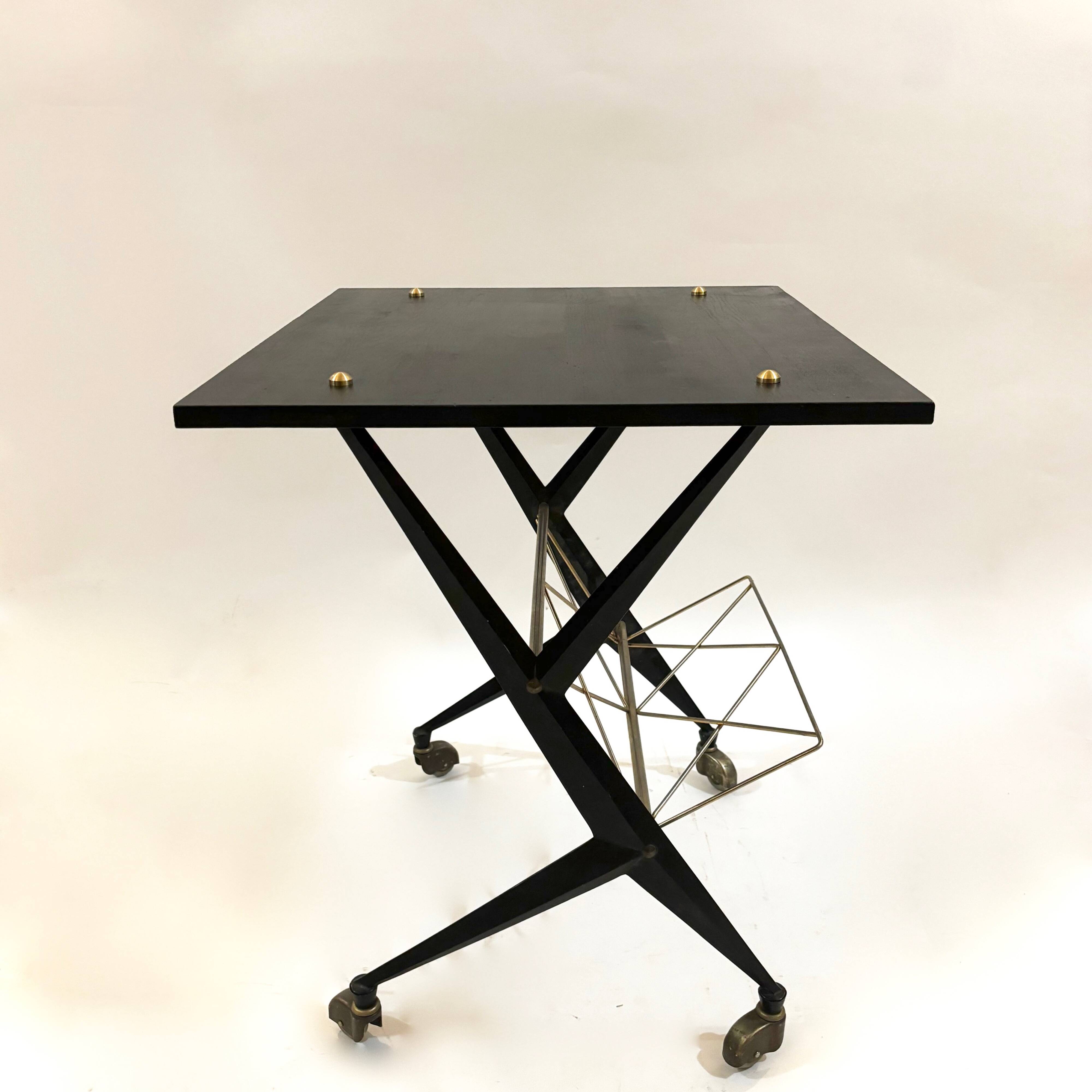 60s server in black and gold metal