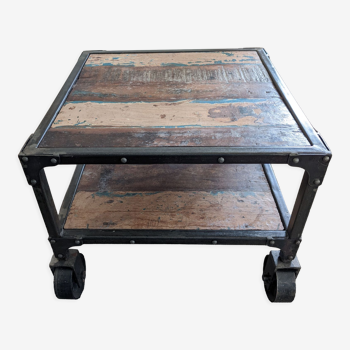 Table basse / d'appoint, style indus, bois et métal