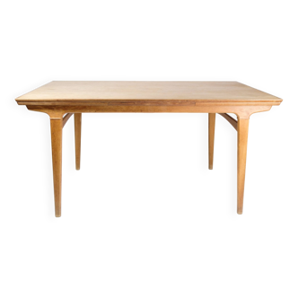 Table à manger réalisée en chêne par Johannes Andersen des années 1960