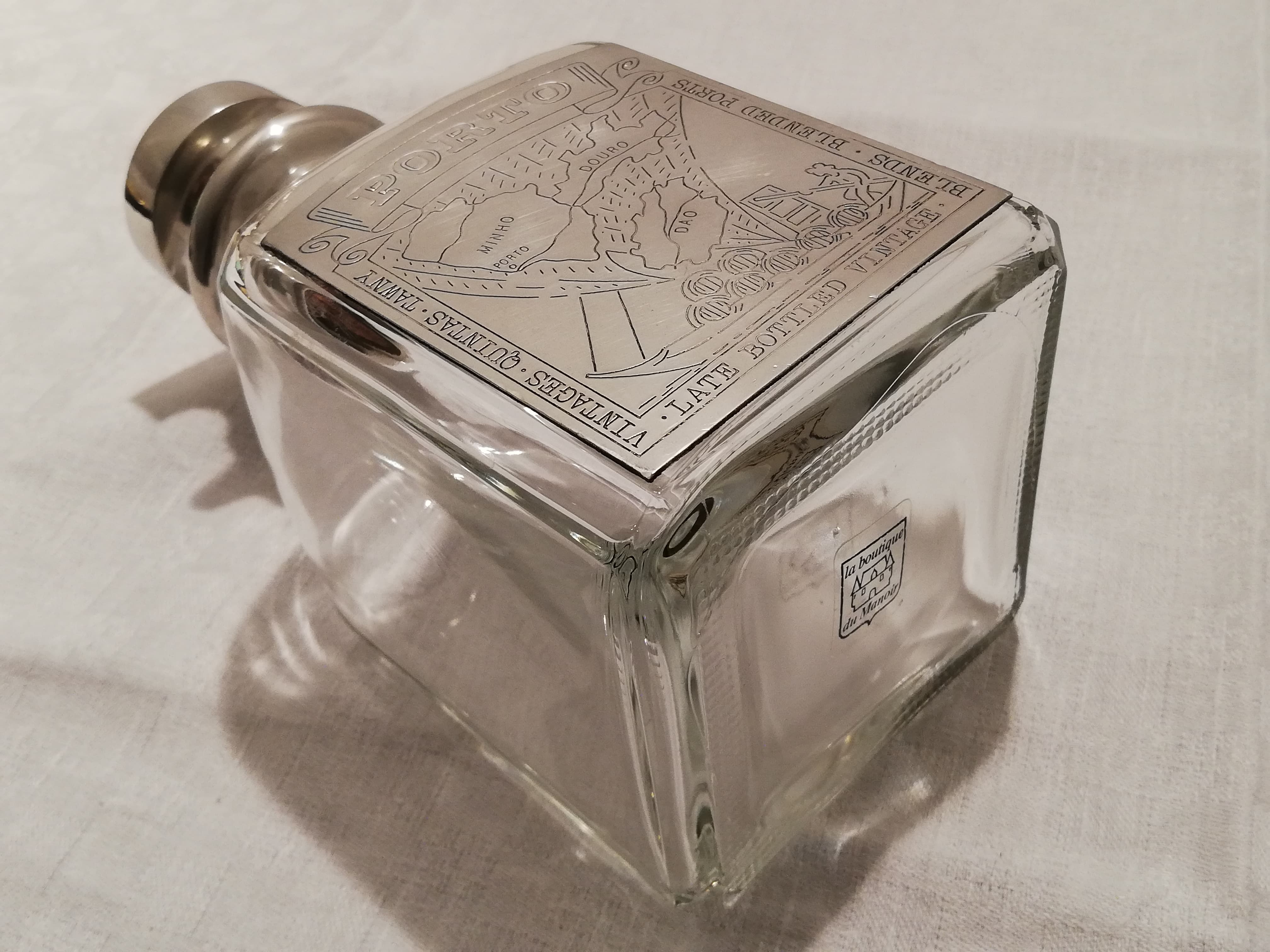 House whisky carafe "The Etains Du Manoir"