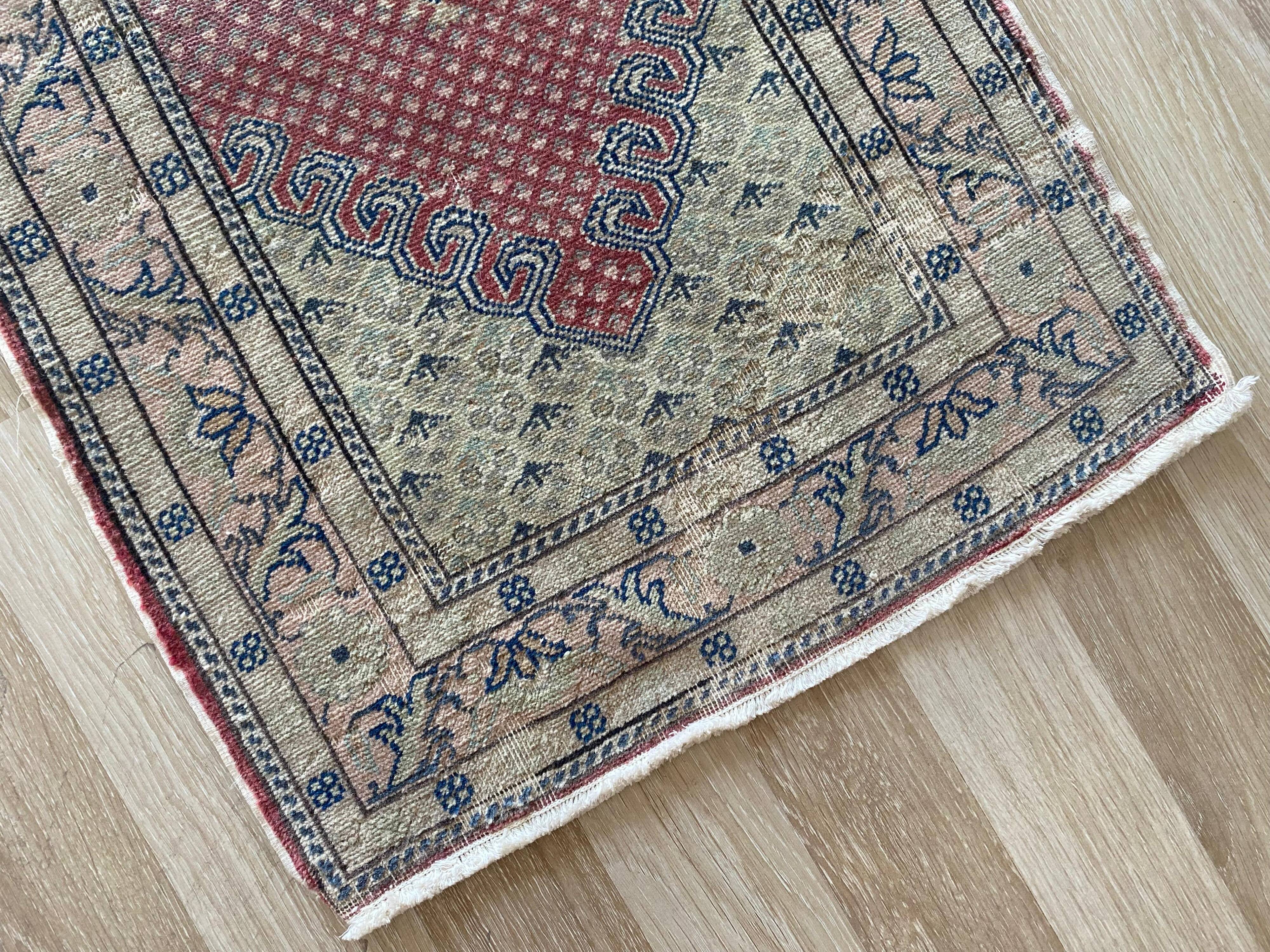 Small Vintage Rug – Hand-Knotted Turkish Rug 58x100 Cm