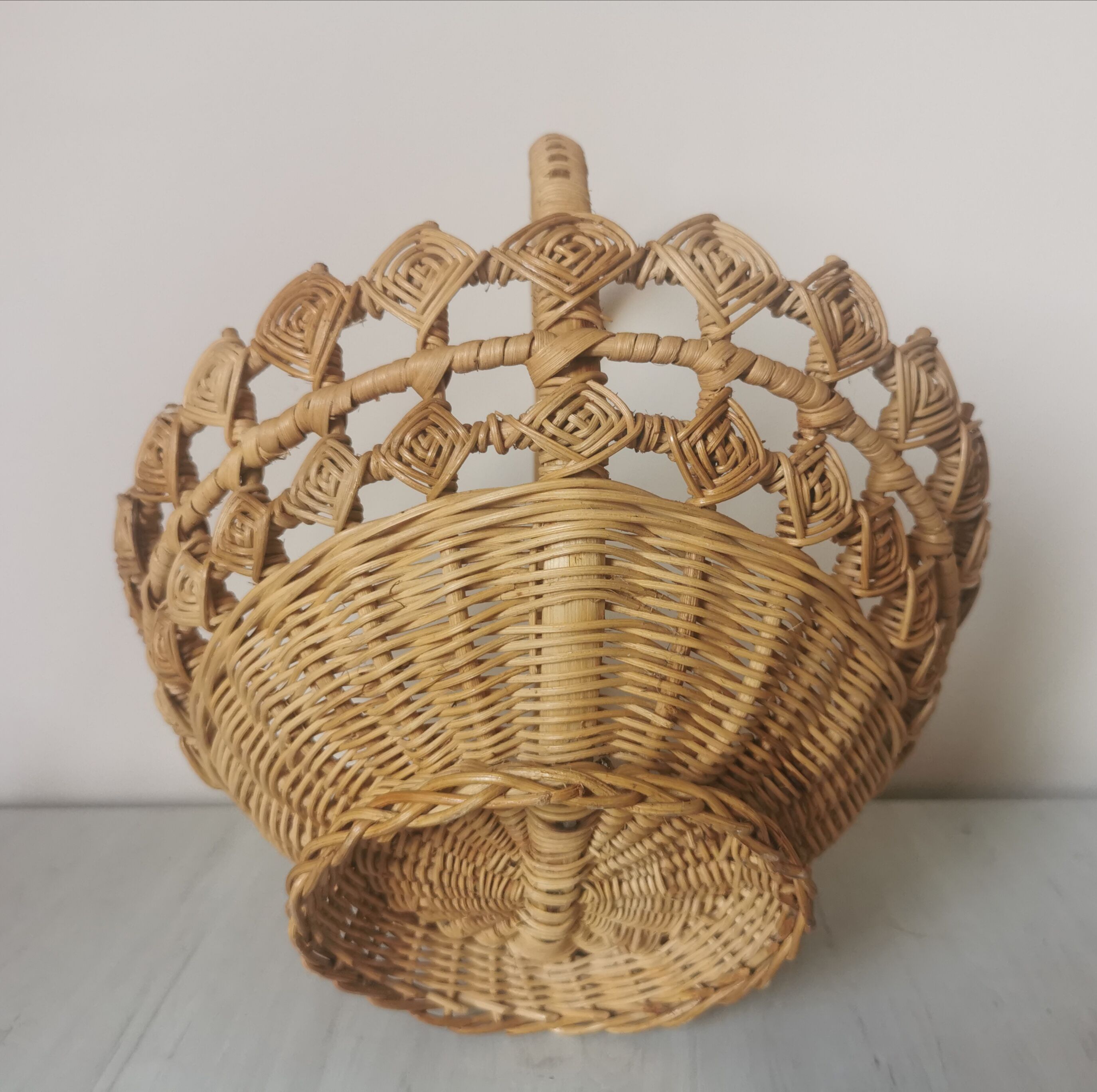 Wicker braided basket
