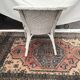 Fauteuil en rotin blanc avec assez vintage