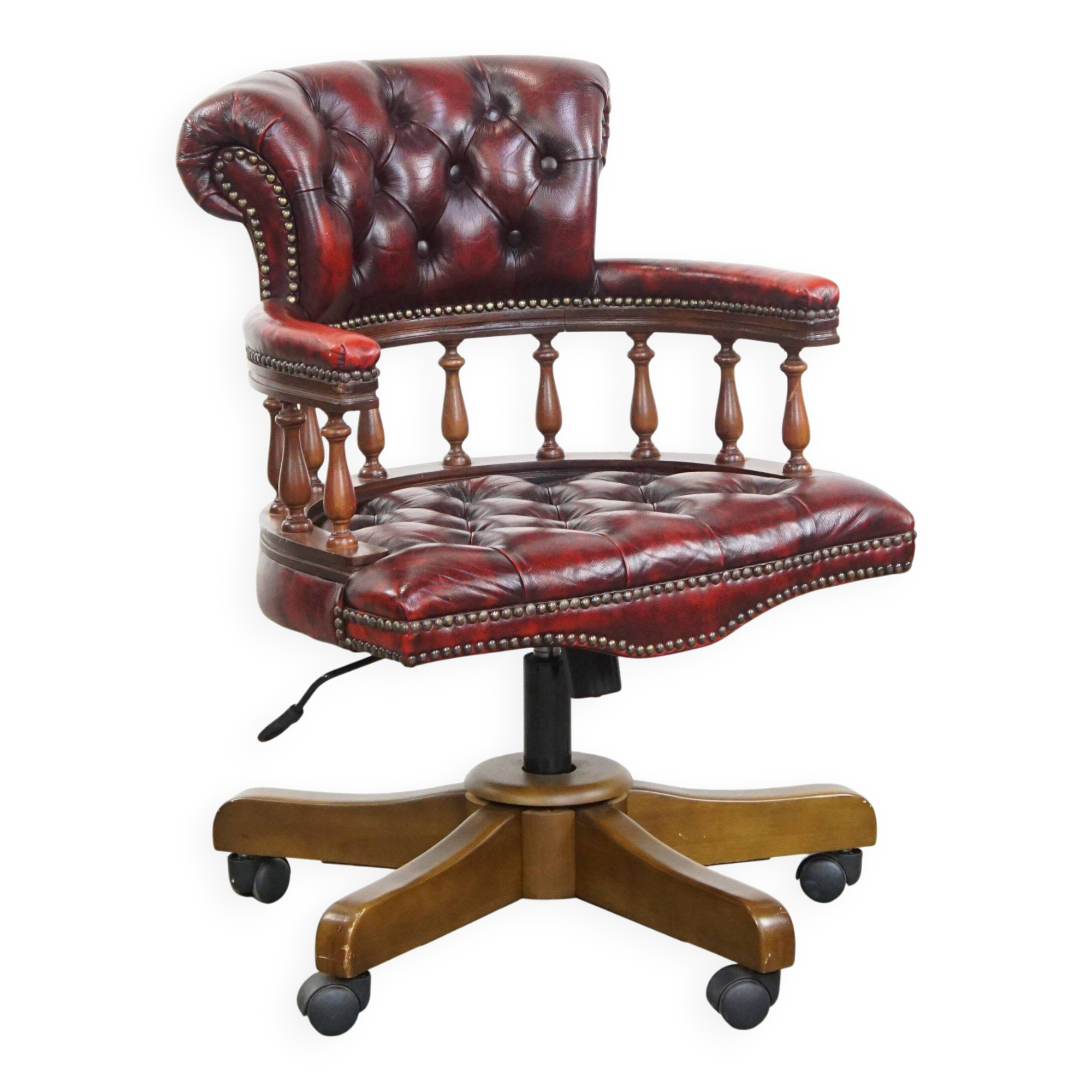 Fauteuil de bureau Chesterfield pivotant classique rouge en cuir de vachette sur roulettes