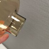 Applique en laiton avec abat-jour en verre « champignon » couleur fumée, par Hans-Agne Jakobsson Suède.