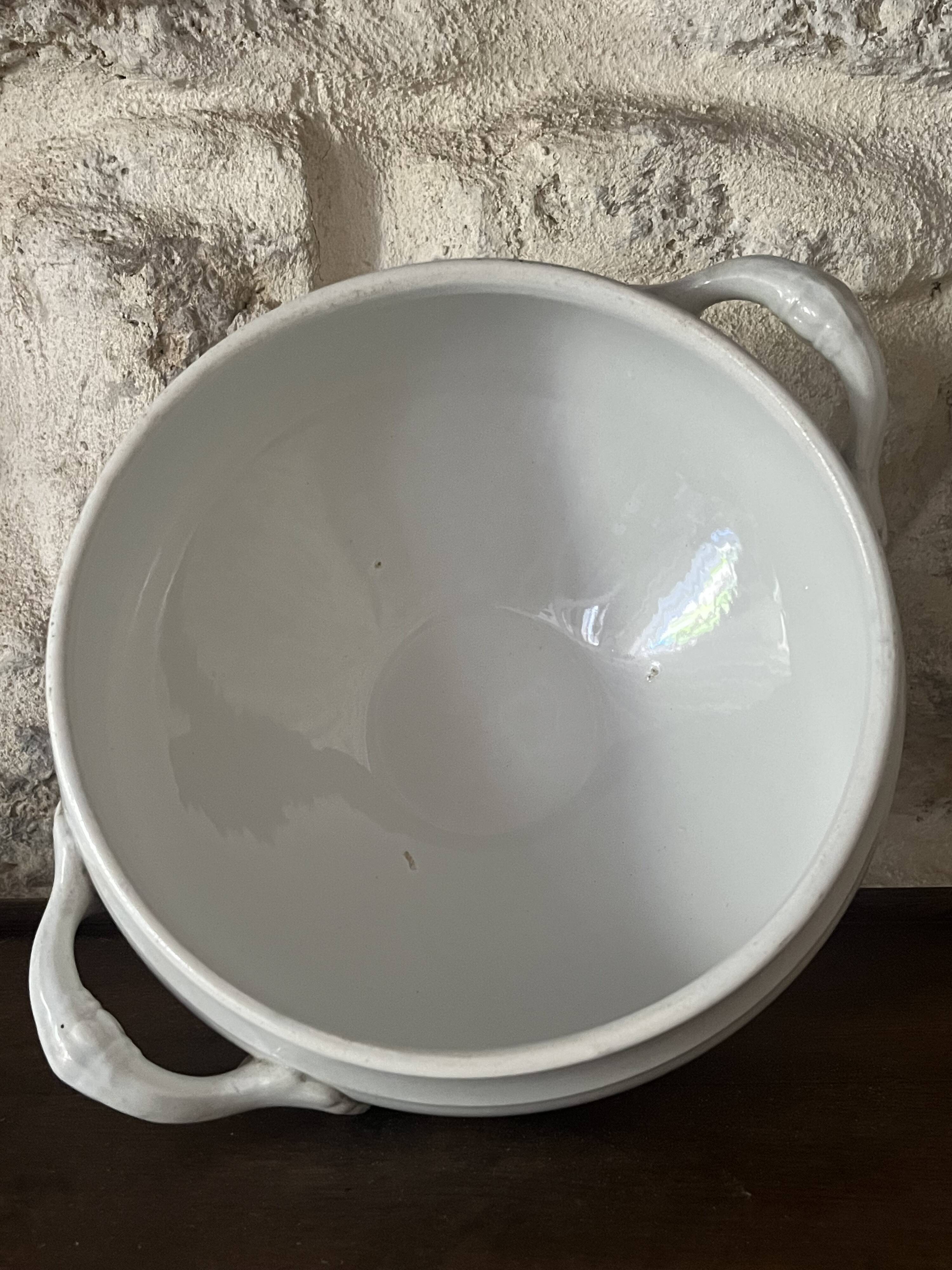 White porcelain soup tureen - Moulin des Loups