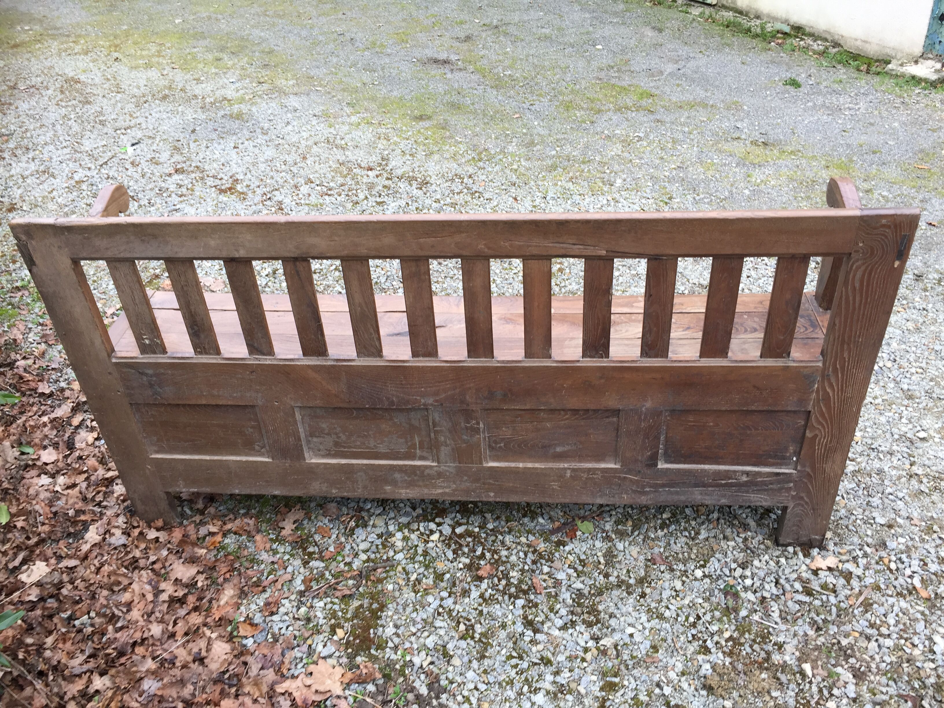 Bench chest paneled in chestnut region Brittany ( Plouay dept. 56 )