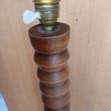 Lampadaire bois brutaliste vintage 1970