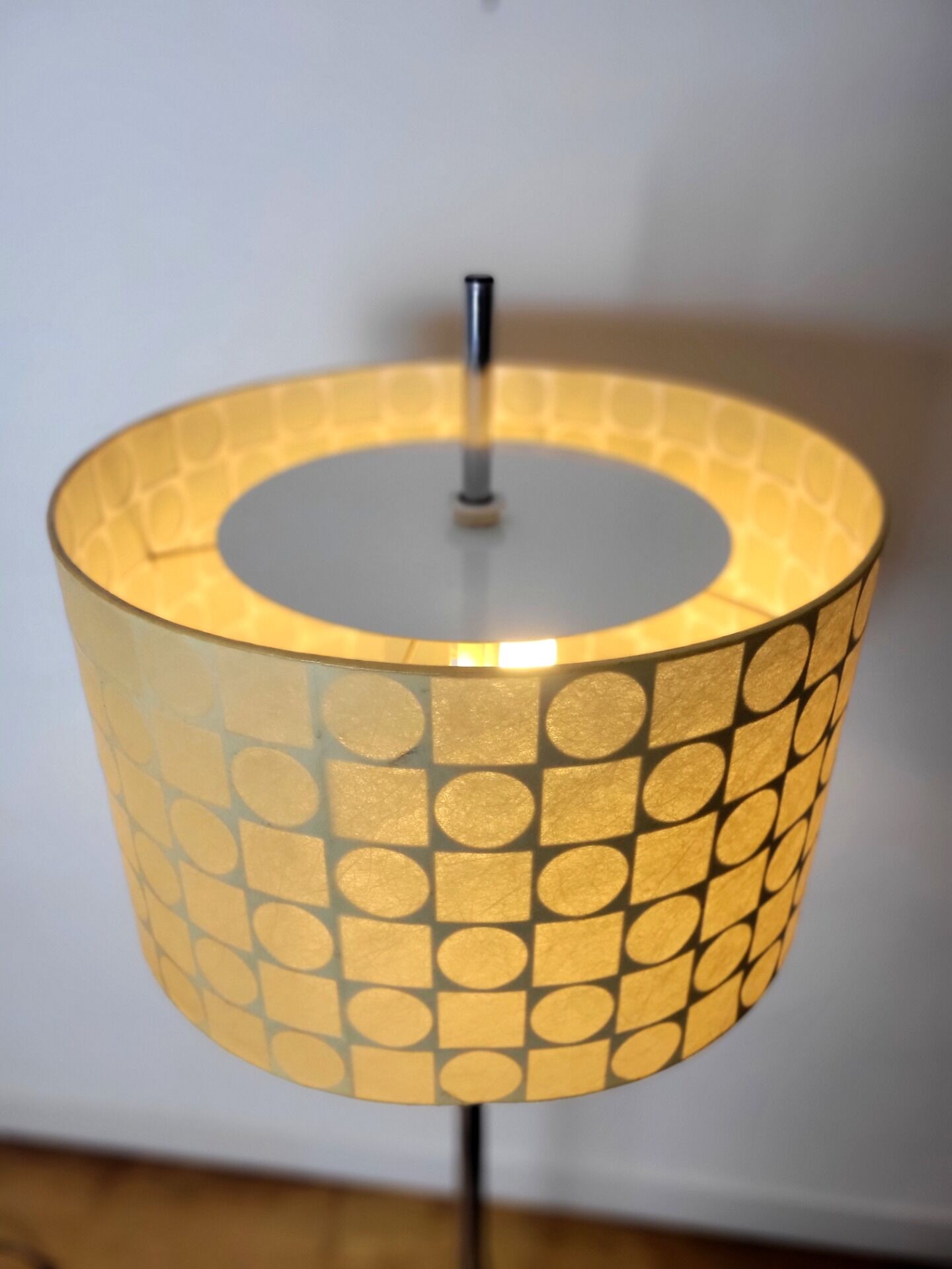Lampadaire vintage Cocoon par Goldkant