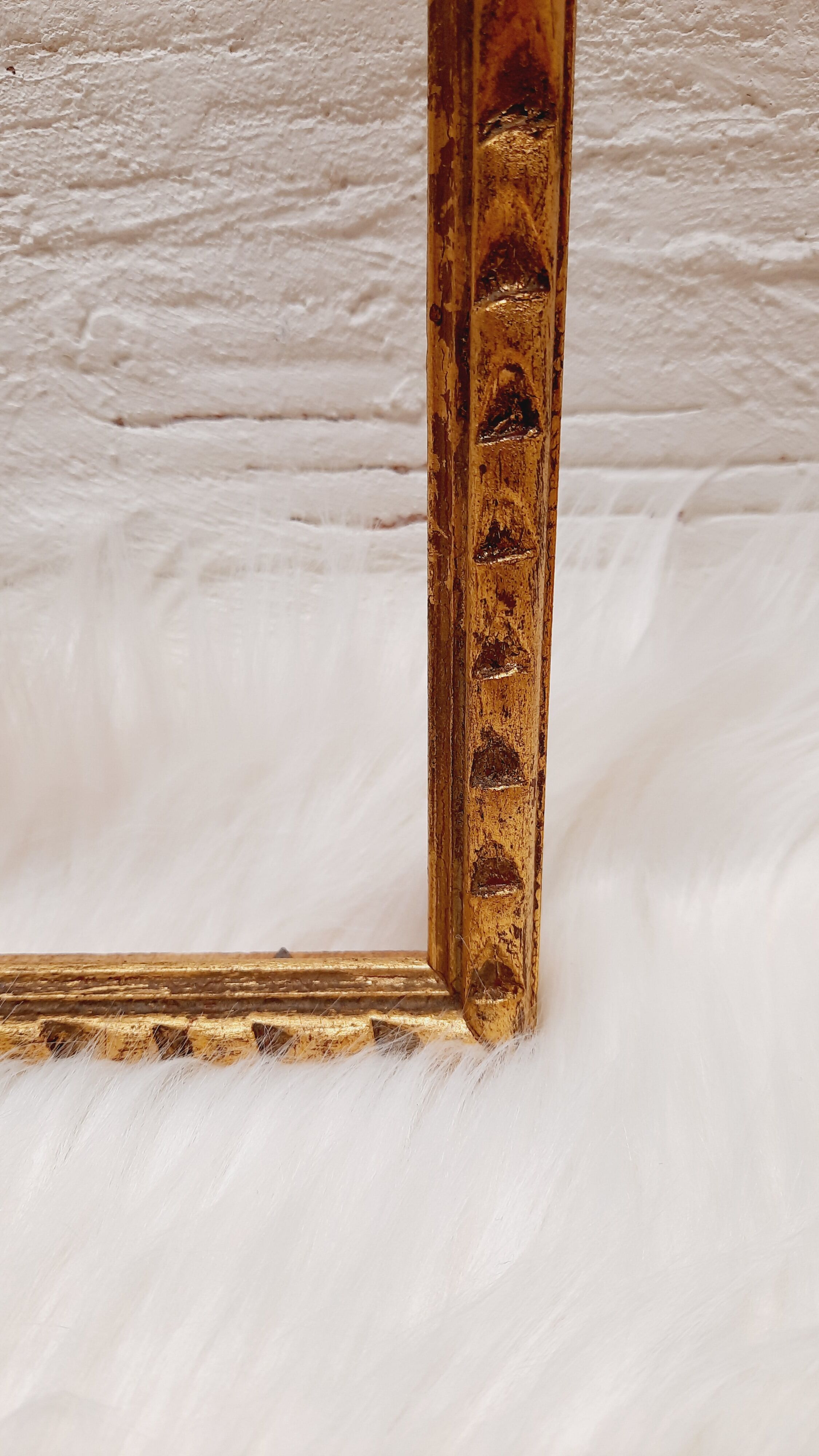 Golden wood frame with godrons