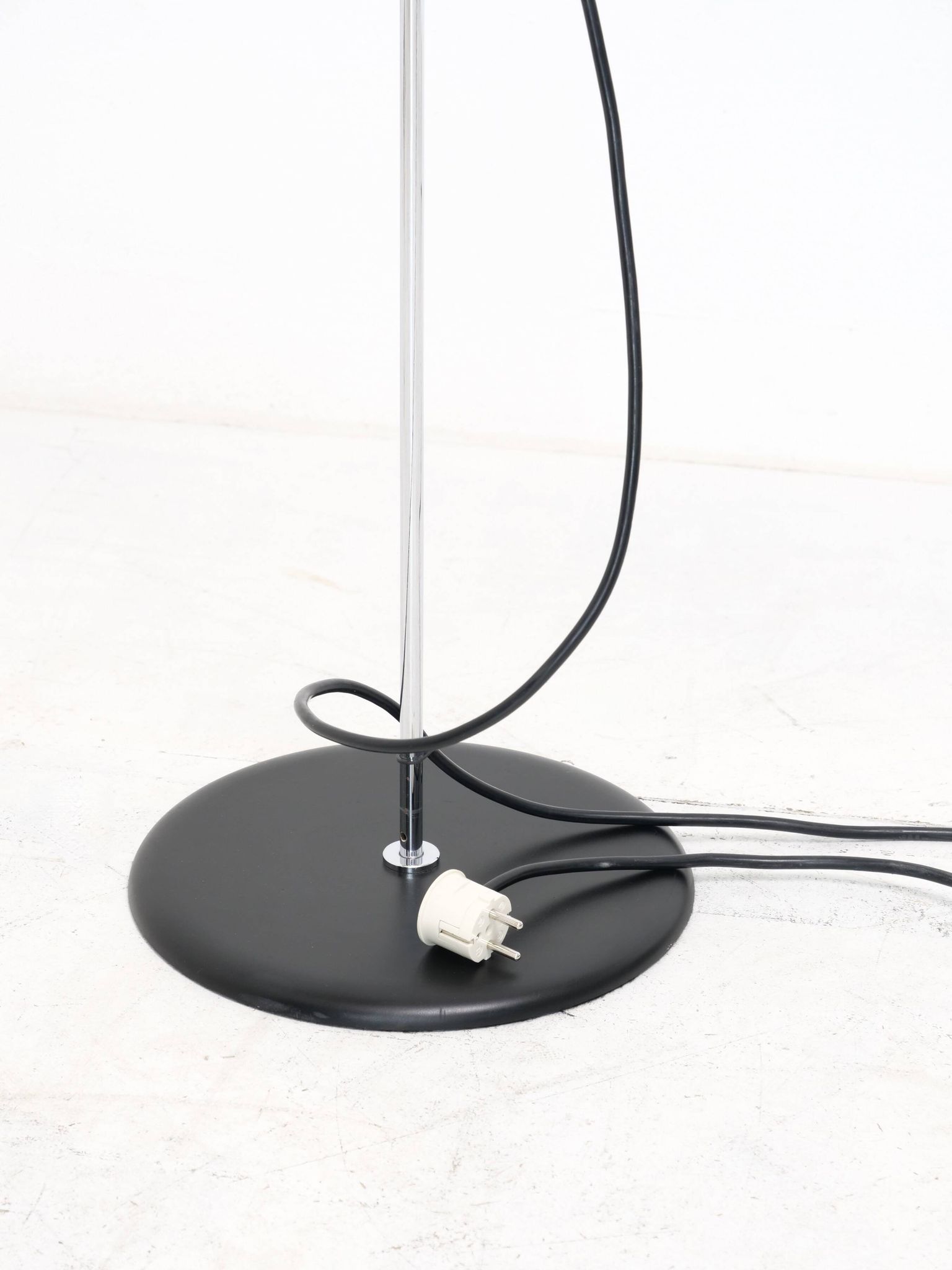 Lampadaire Oluce modèle DIM 333 de Vico Magistretti