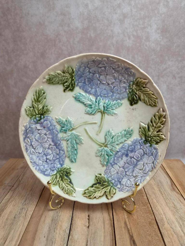 Antique majolica plate – Raised decoration of mauve hydrangeas – Art Nouveau