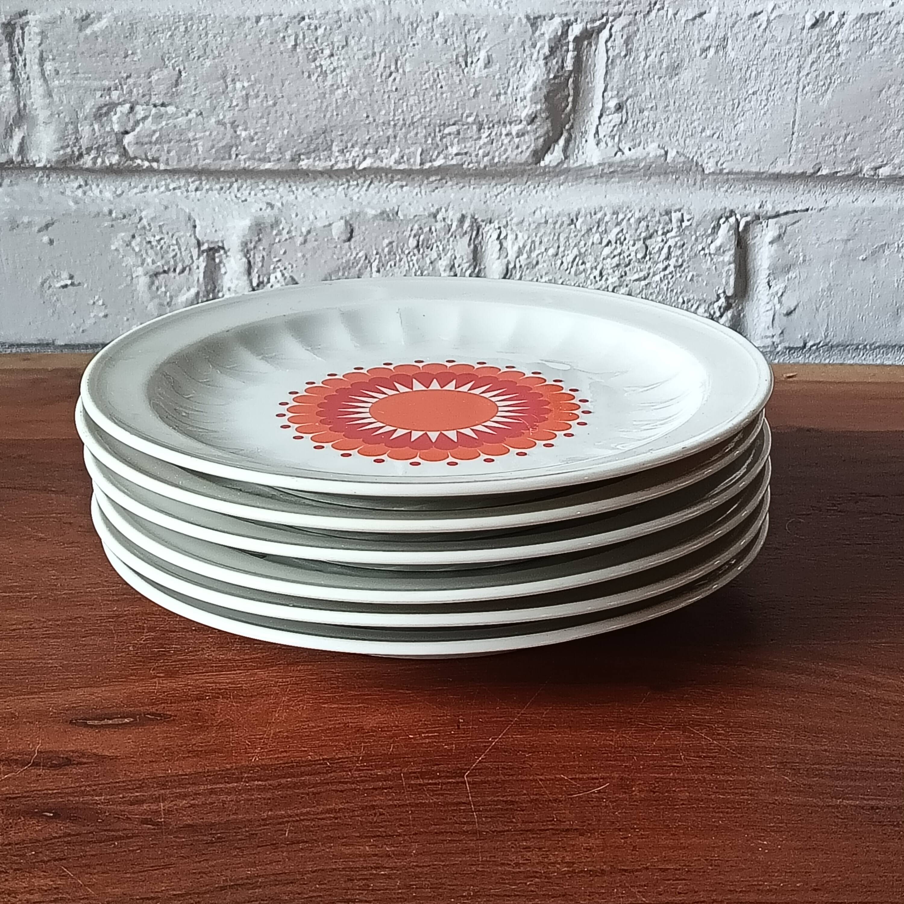 Service dessert, 6 plates and vintage porcelain dish from Germany.