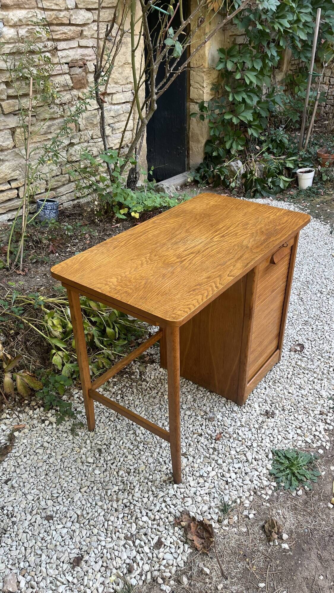 Vintage desk with curtain – wood – side shelf