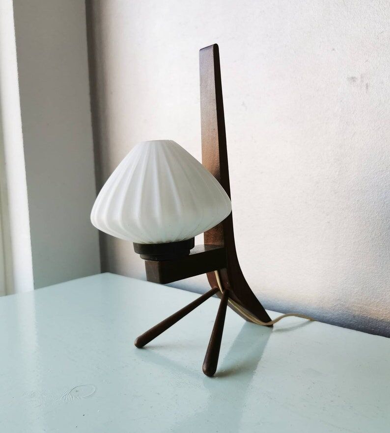 Vintage wooden tripod lamp with pleated glass lampshade, 1970