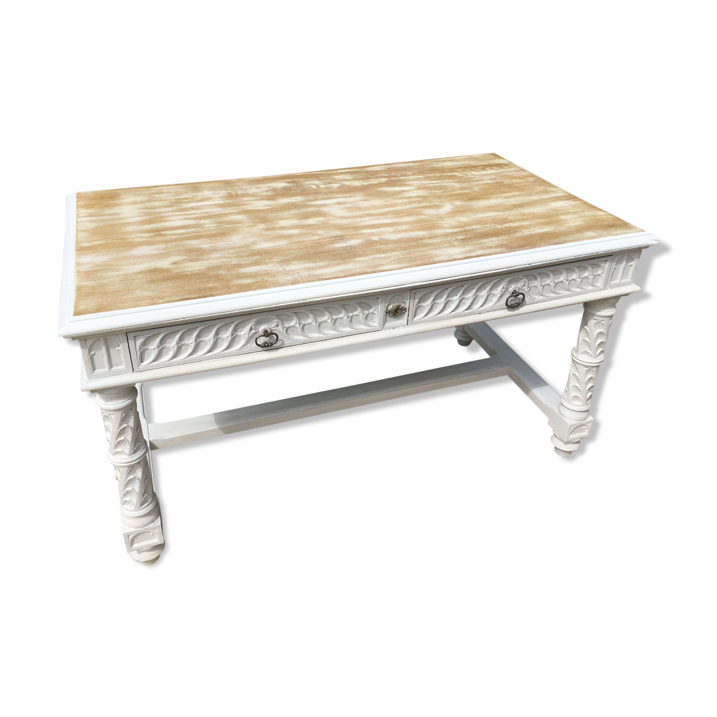 Bureau ancien en chêne sculpté et cérusé