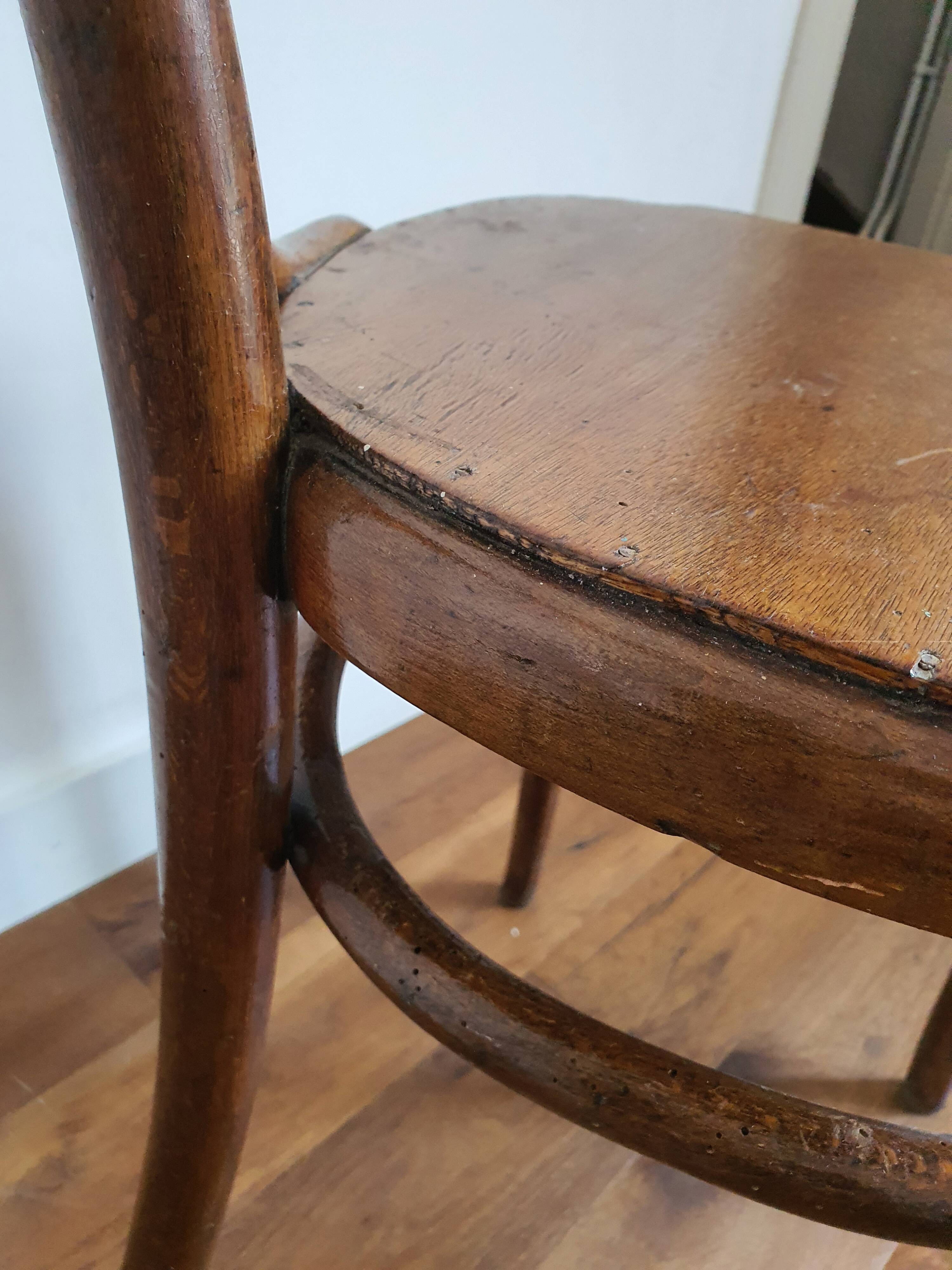 Genuine Thonet heart model n°28 chair, manufactured by Thonet, circa 1900
