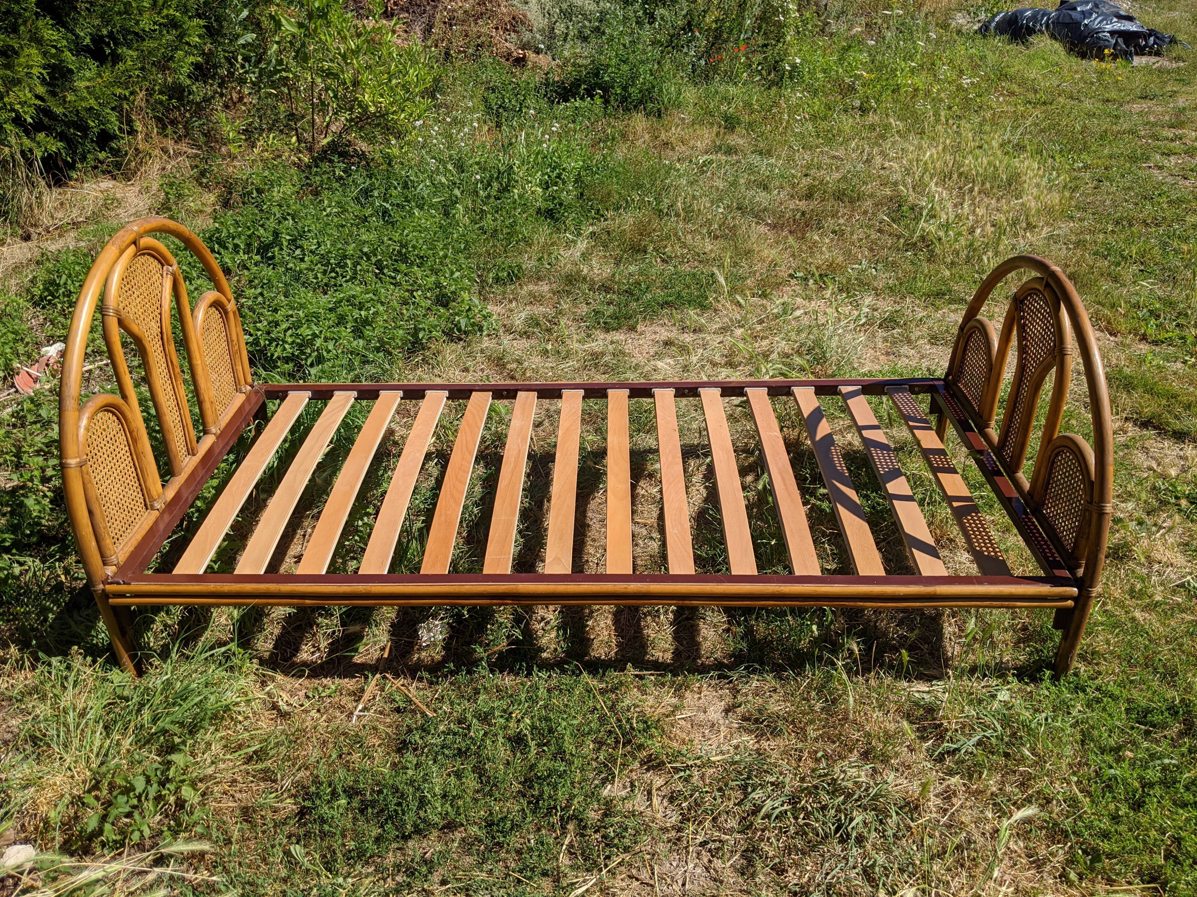 Old rattan bed 1 place