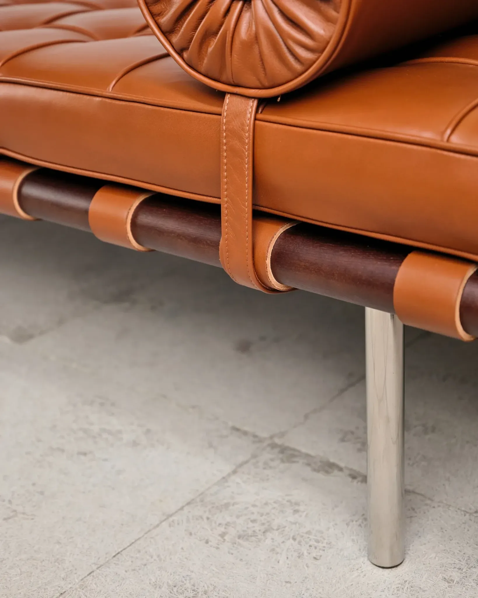 Meridian Barcelona in leather by Mies van der Rohe, Knoll International