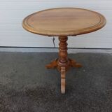 Pedestal table