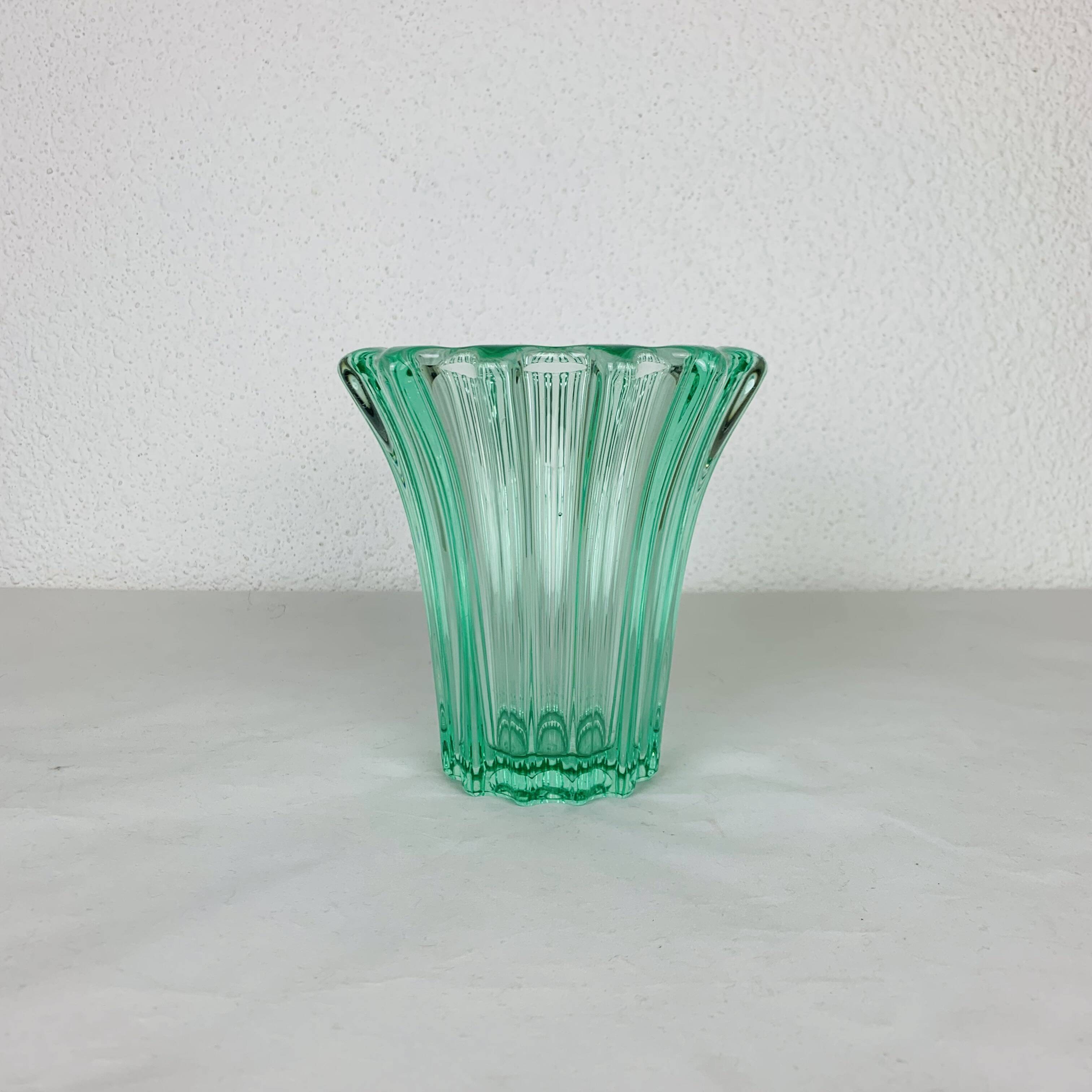Art Deco vase Pierre d'Avesn, green color