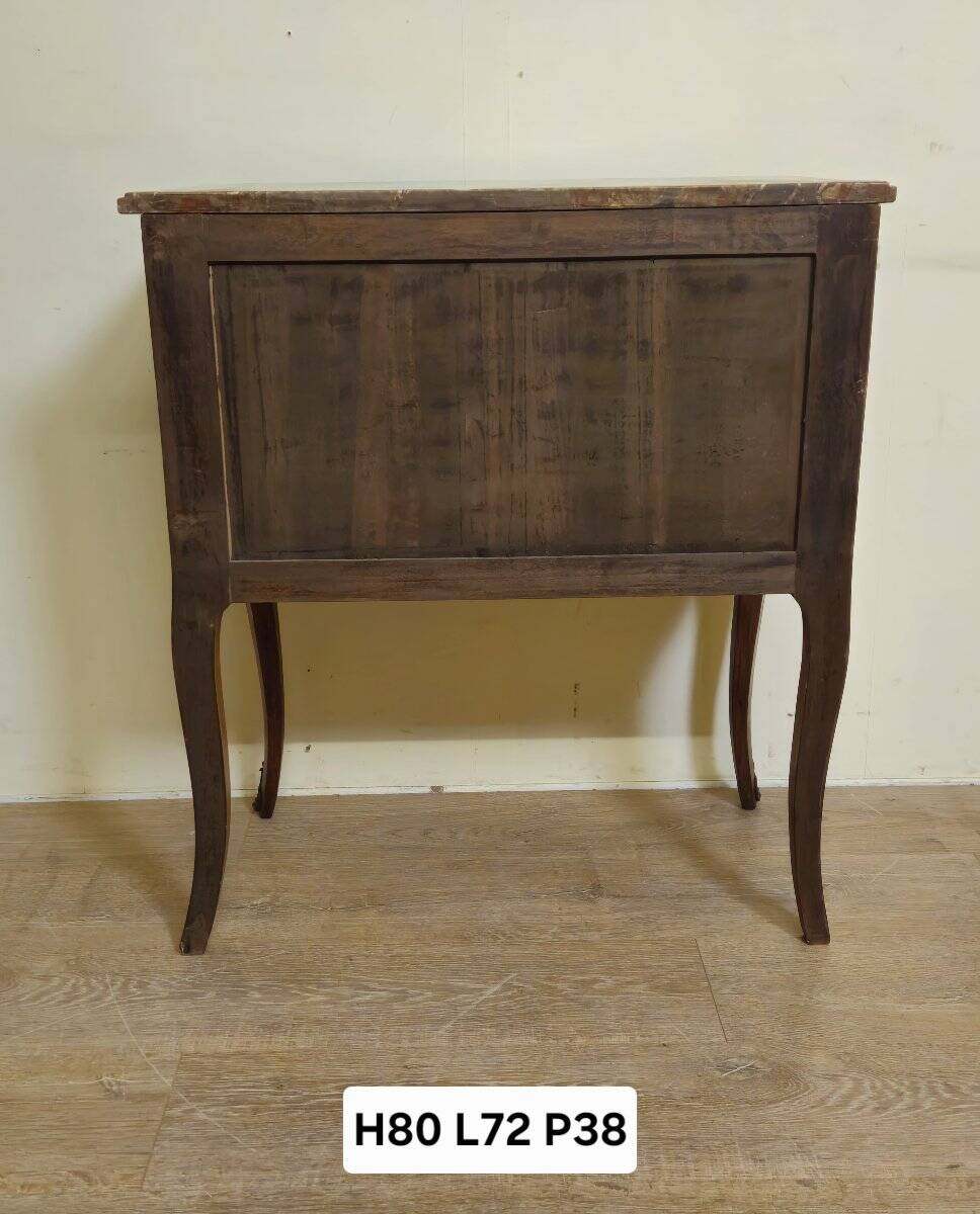 Louis XV style commode with a projection in marquetry.