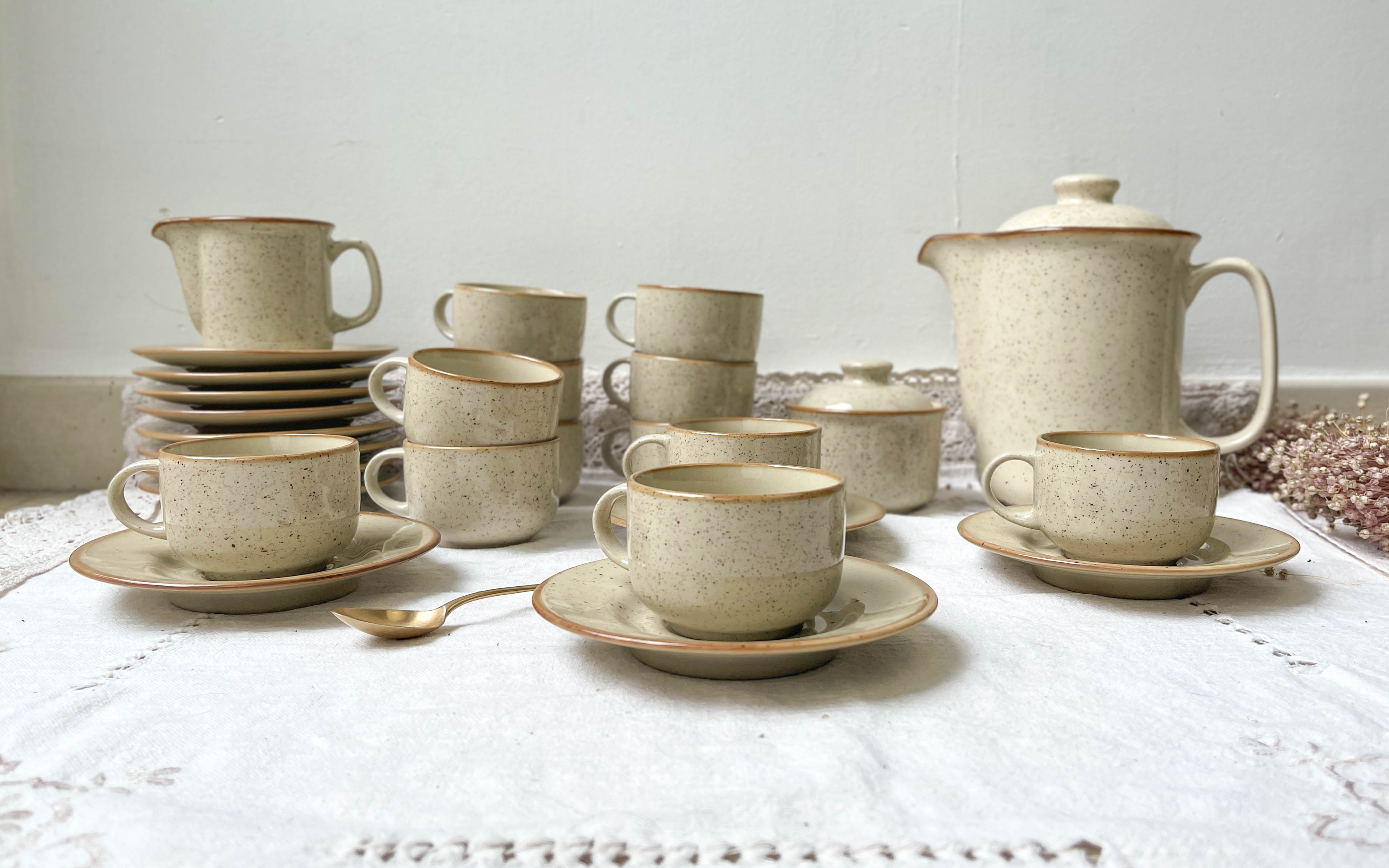 Speckled sandstone coffee service