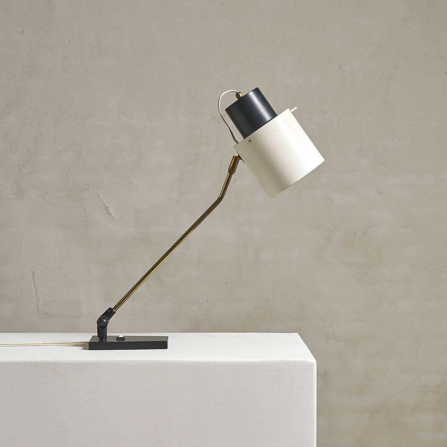 Articulated table lamp