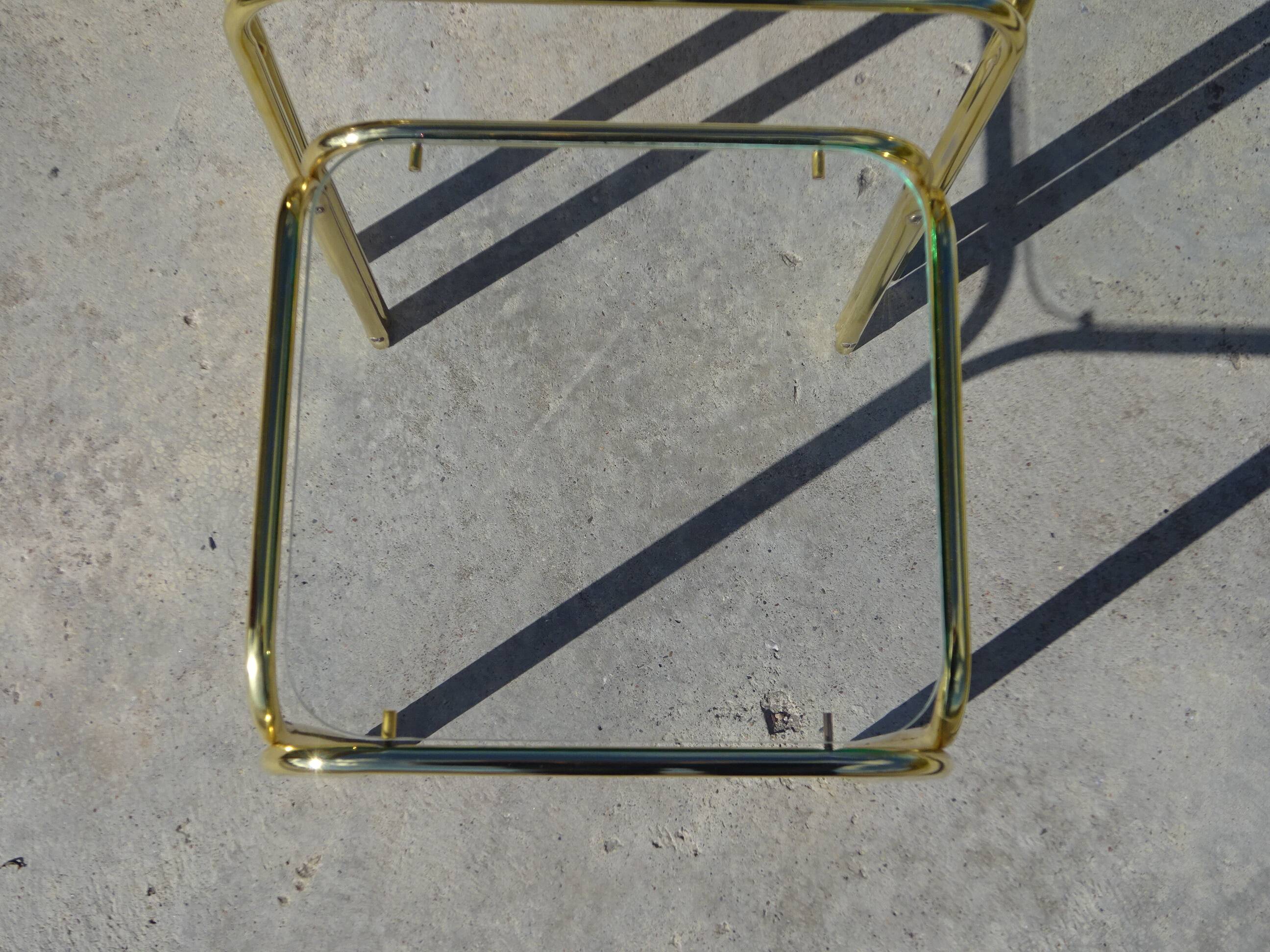 Nested table in gold metal and glass