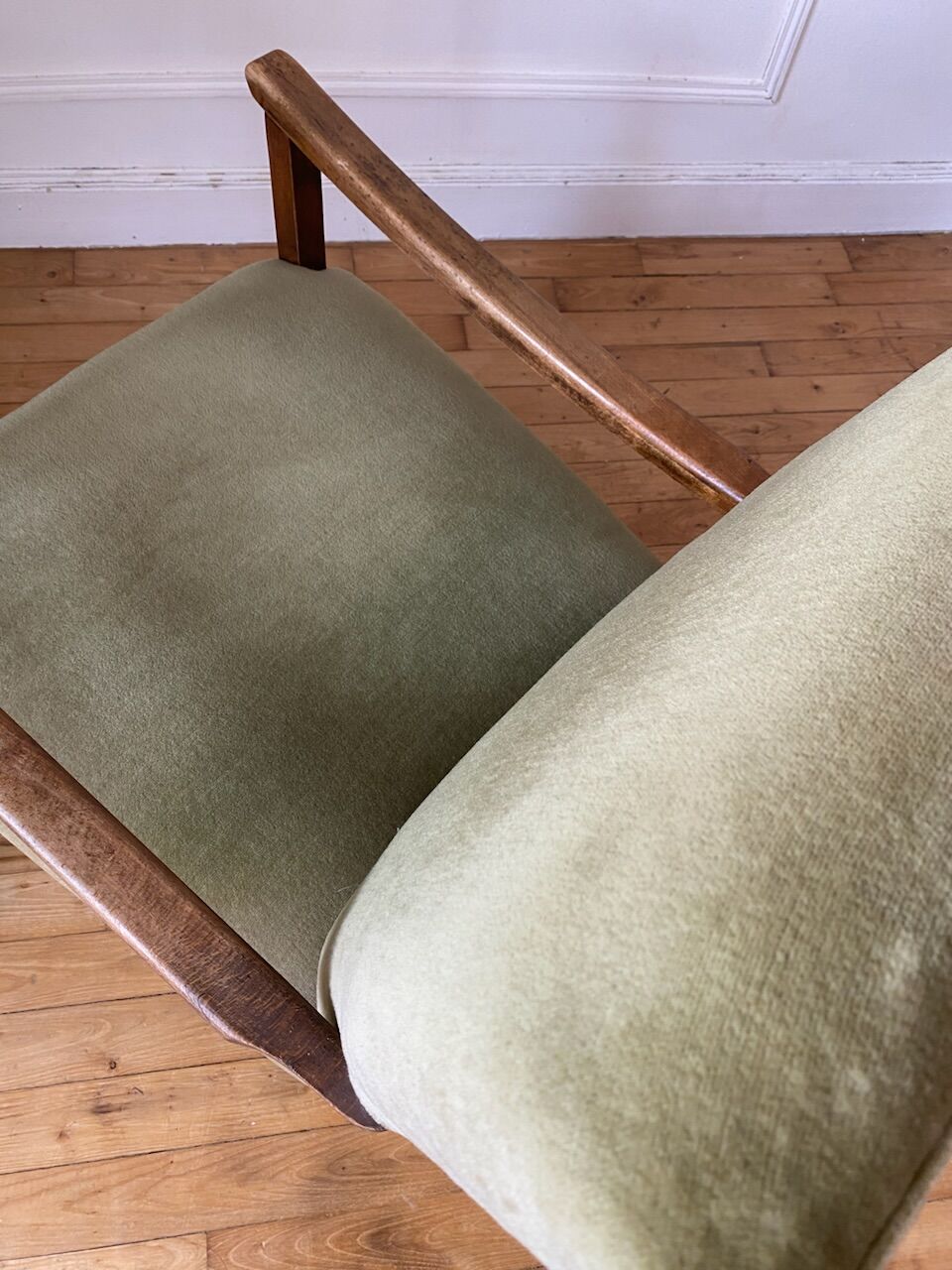 Fauteuil vintage en velours vert