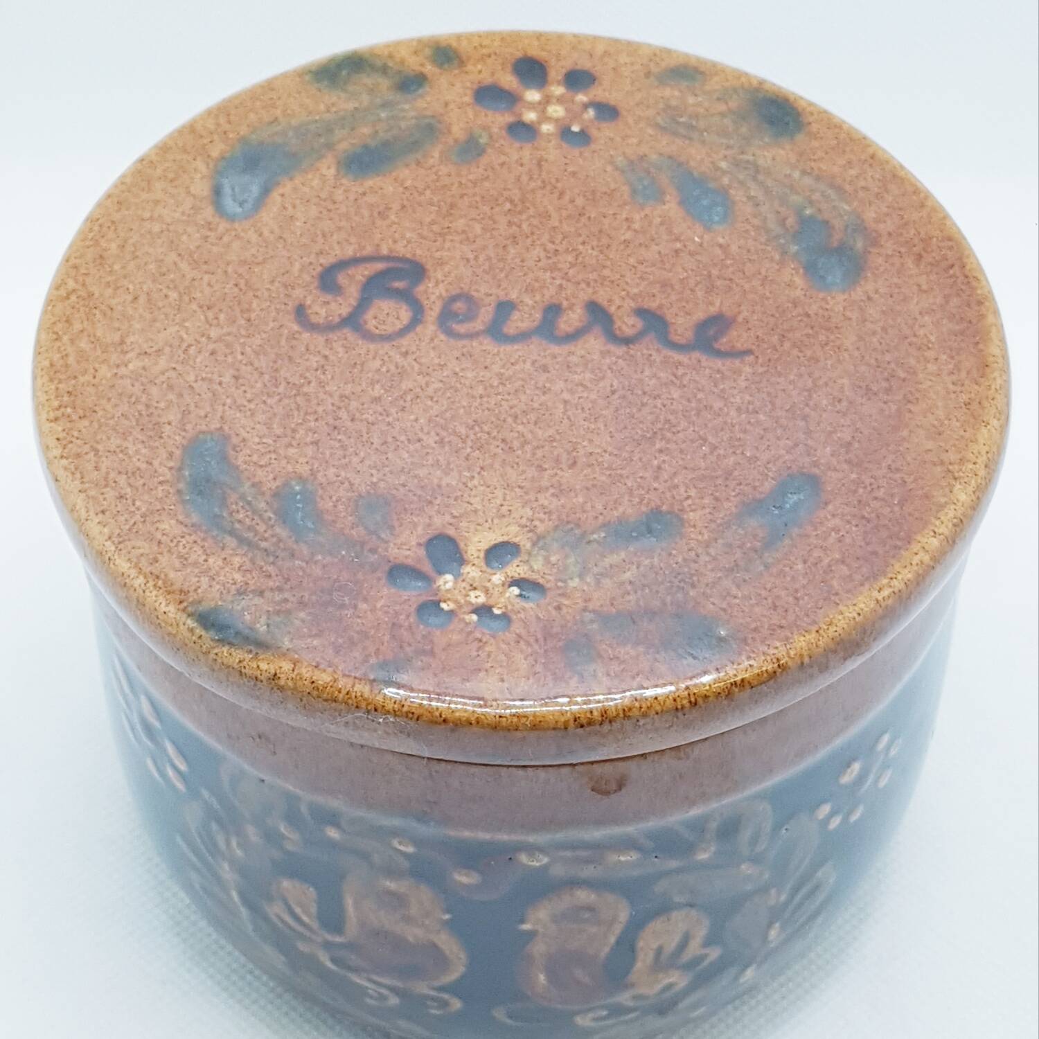 Cloche à beurre en poterie