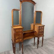 Coiffeuse avec miroir triptyque de style Louis XVI, XXe siècle