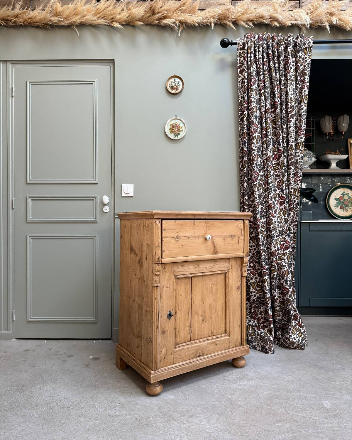English jam cupboard in solid pine (renovated)