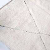 Moroccan Berber carpet Beni Ouarain ecru with black diamonds engraved 293x203cm