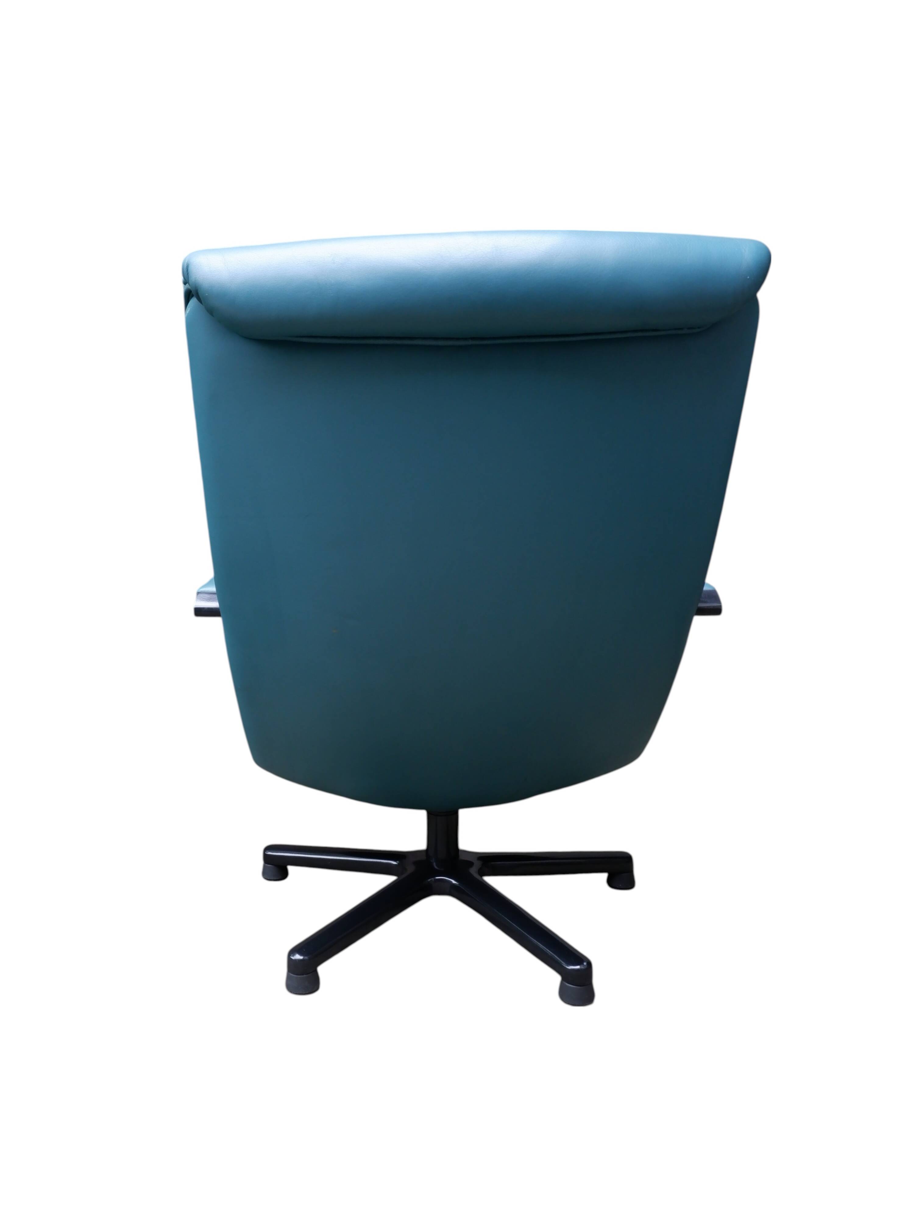 Artifort Holland leather arm chair