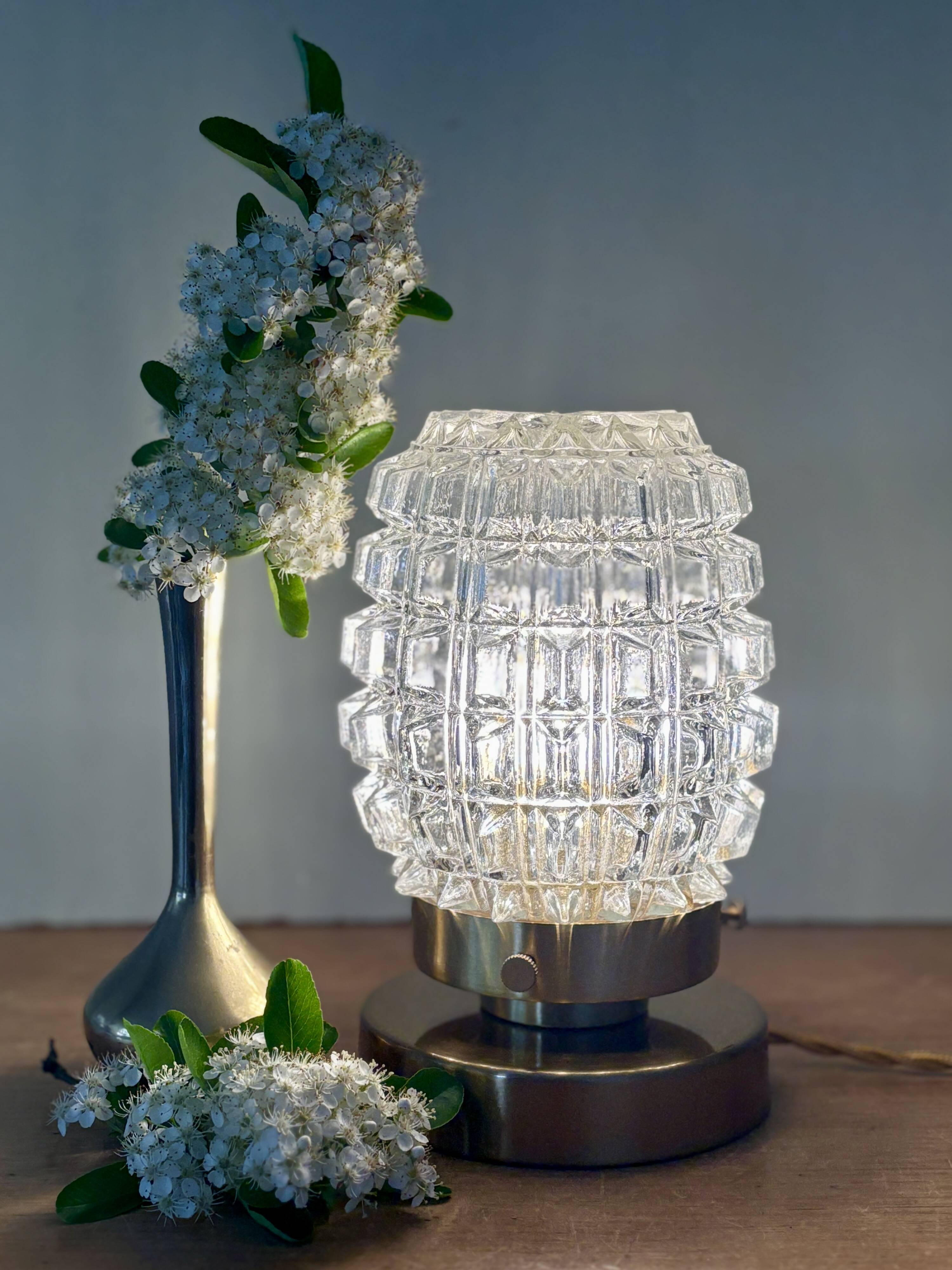 Vintage globe table lamp in transparent molded glass