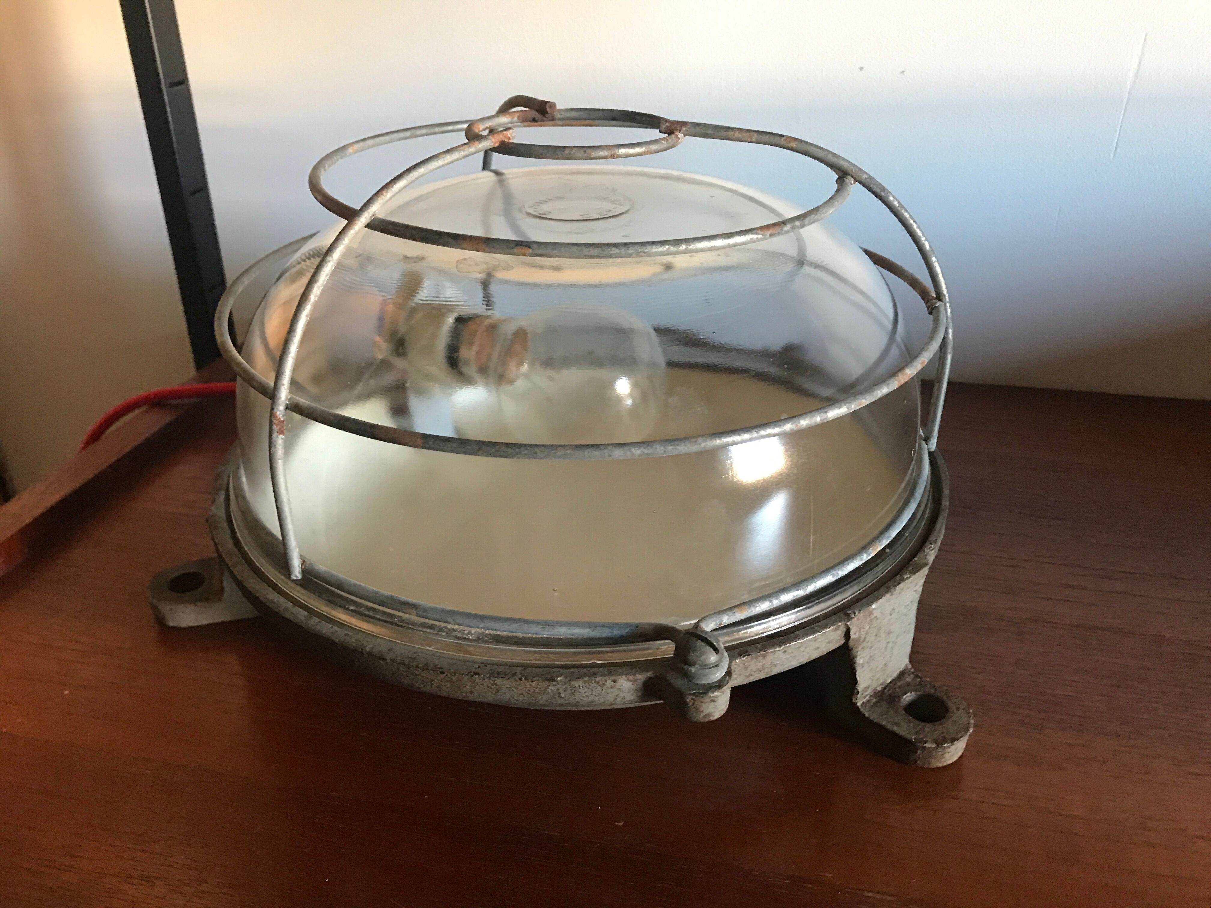 Mapelec cast iron porthole lamp