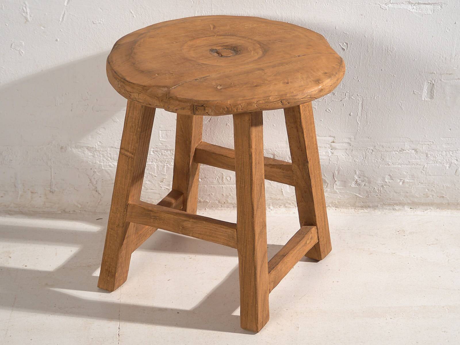 Round side table in antique solid wood
