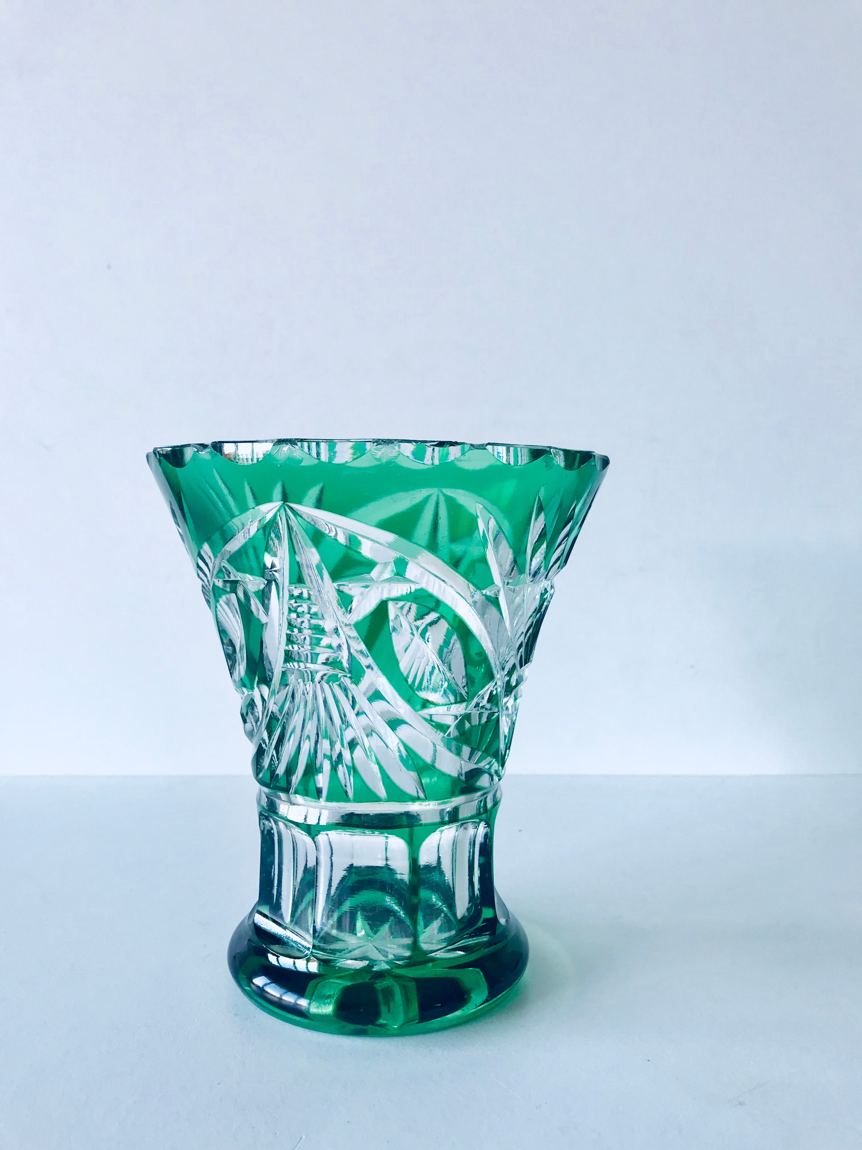 Vase Art Déco en cristal taillé vert