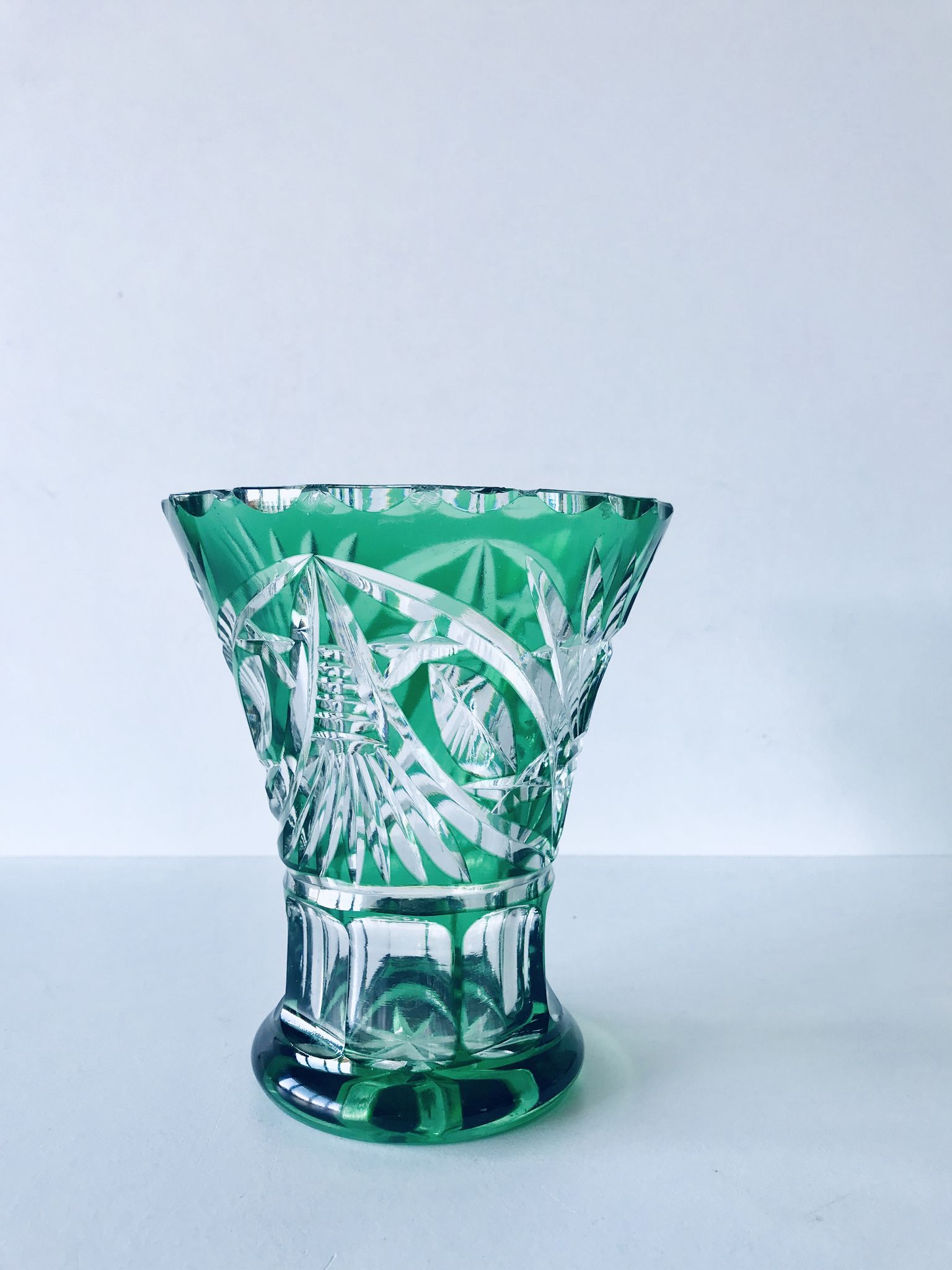 Vase Art Déco en cristal taillé vert
