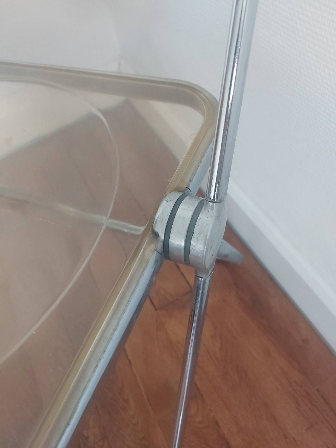 Plia castelli folding chair