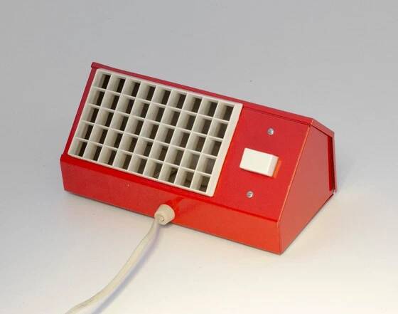Red Elidus bedside lamp in metal, designed by Hans-Agne Jakobsson in the 1970s.