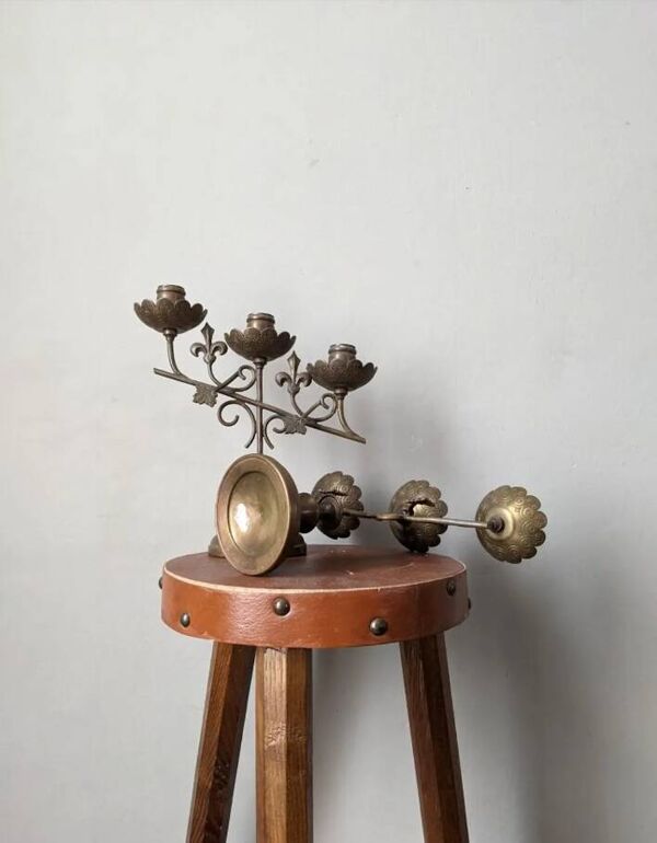 Paire de chandeliers baroques en bronze cuivré