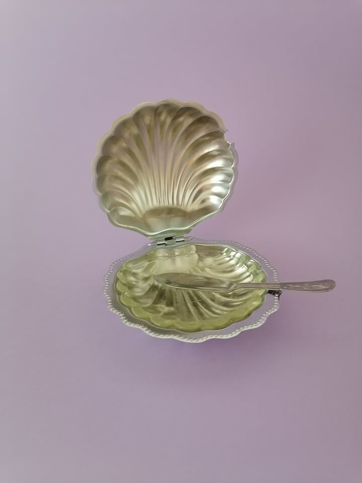 Silver metal shell butterer