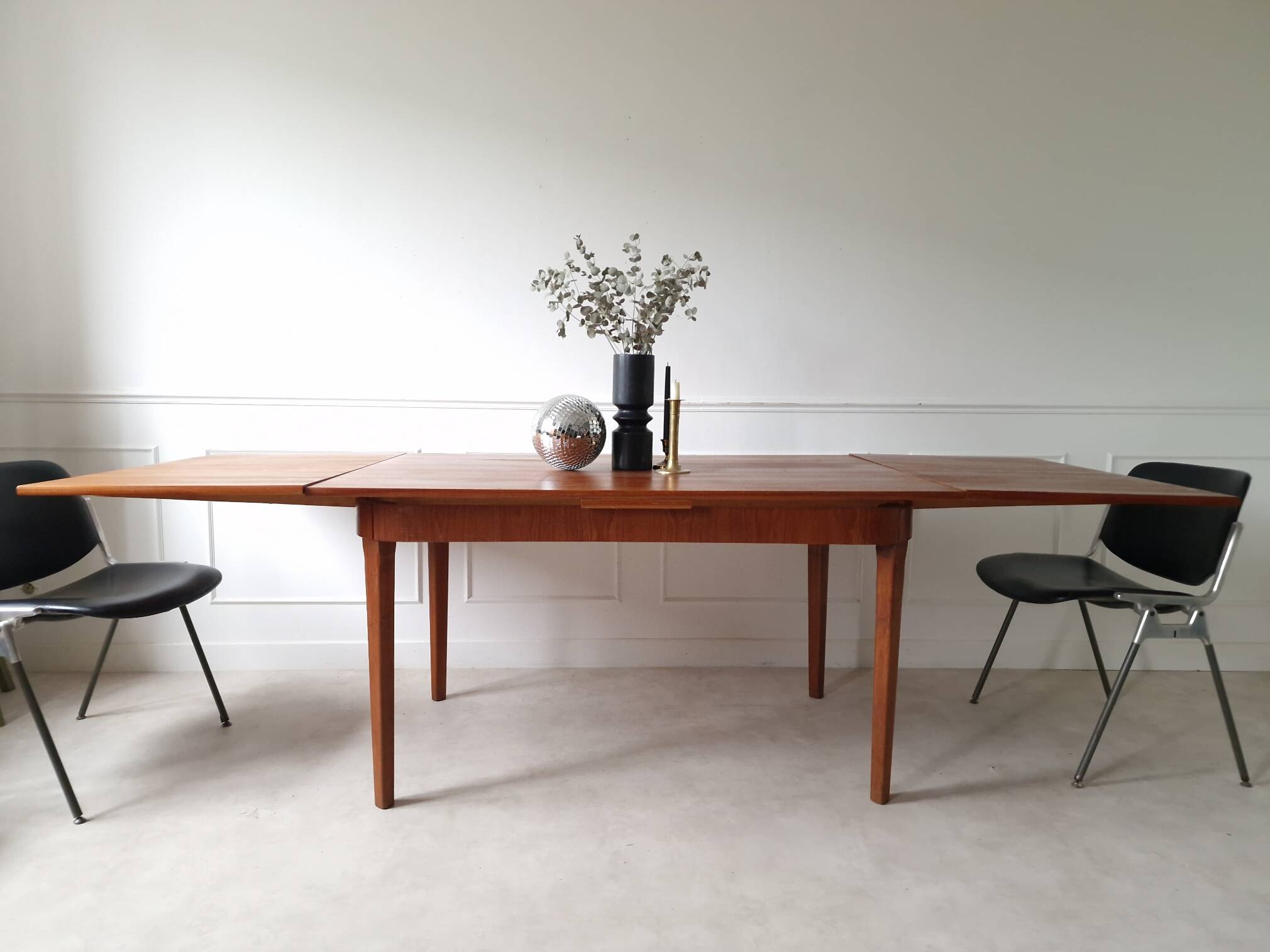 Scandinavian table