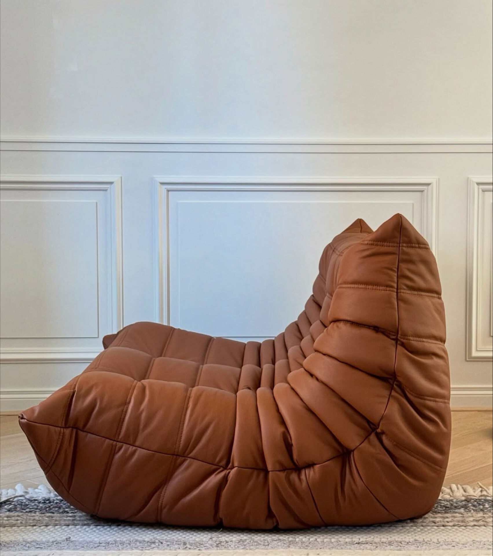Two-seater bench model Togo – cognac leather – Michel Ducaroy / Ligne