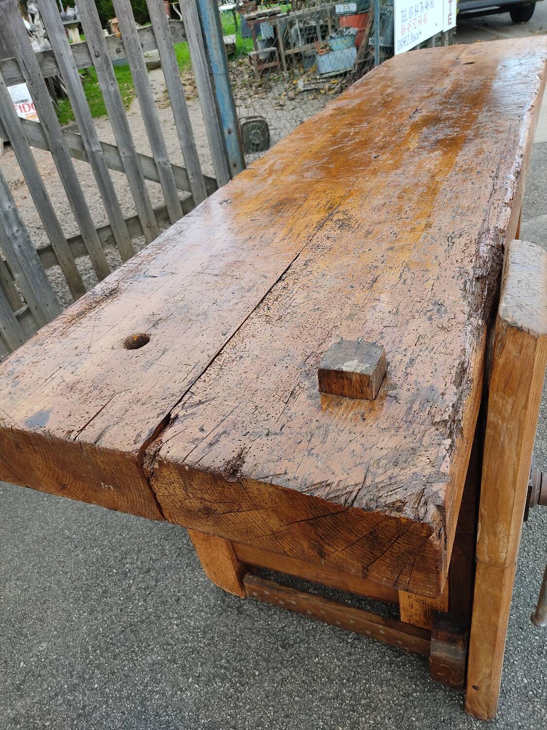 Carpenter's workbench