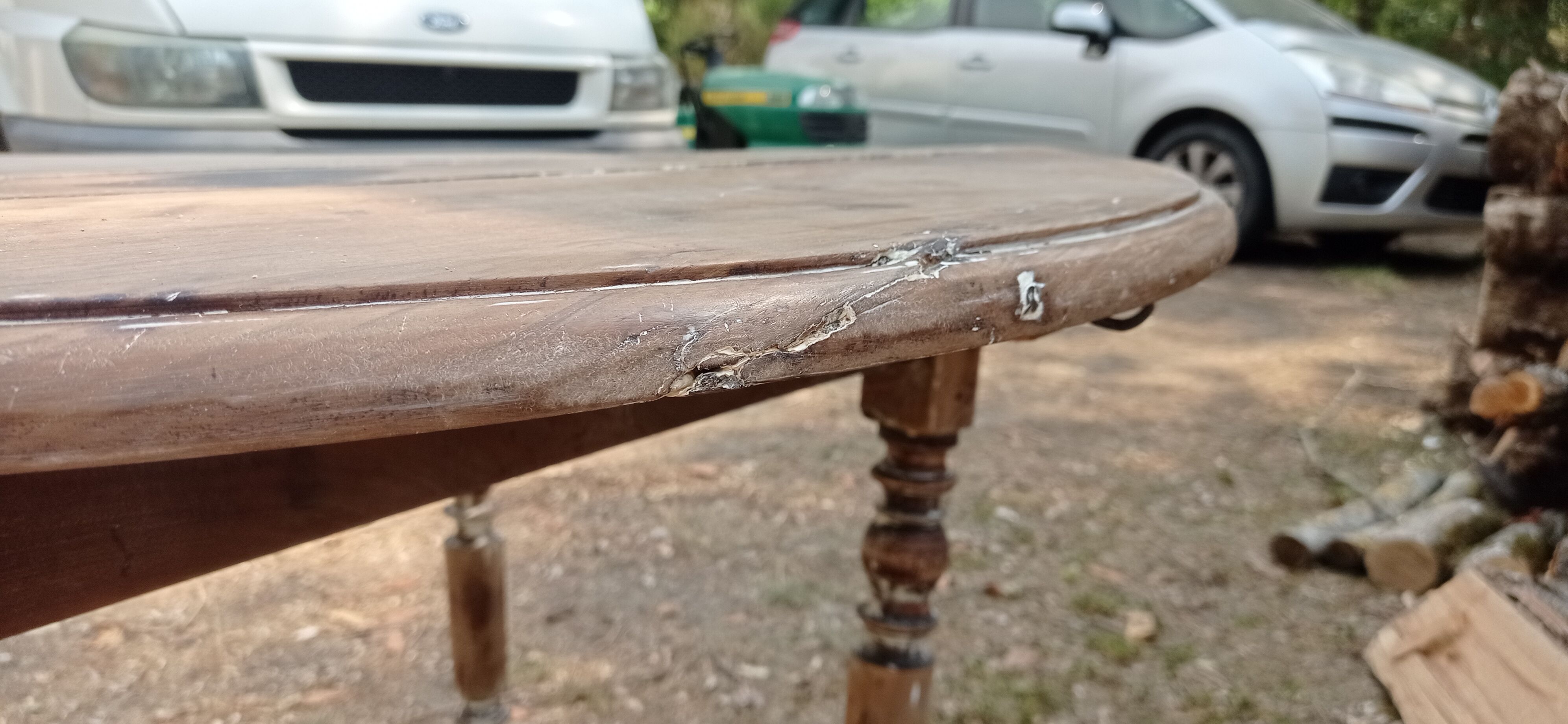 Round table of round farm with flaps