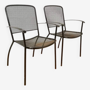 Paire de chaises en métal noir ajouré